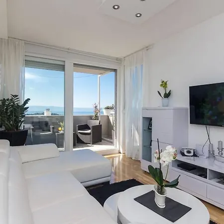 Apartment Deluxe Beni Makarska, 4 Person Sea View