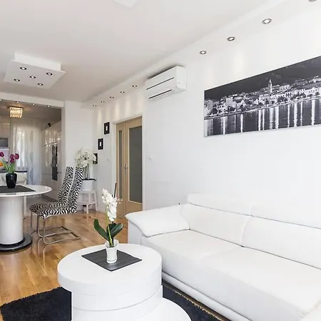Apartment Deluxe Beni Makarska, 4 Person Sea View *