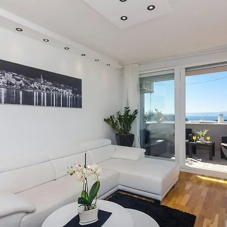 Apartment Deluxe Beni Makarska, 4 Person Sea View