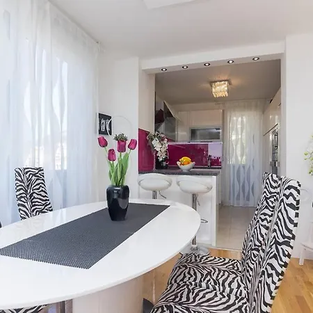 Deluxe Beni Makarska, 4 Person Sea View Apartment