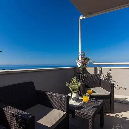 Apartment Deluxe Beni Makarska, 4 Person Sea View